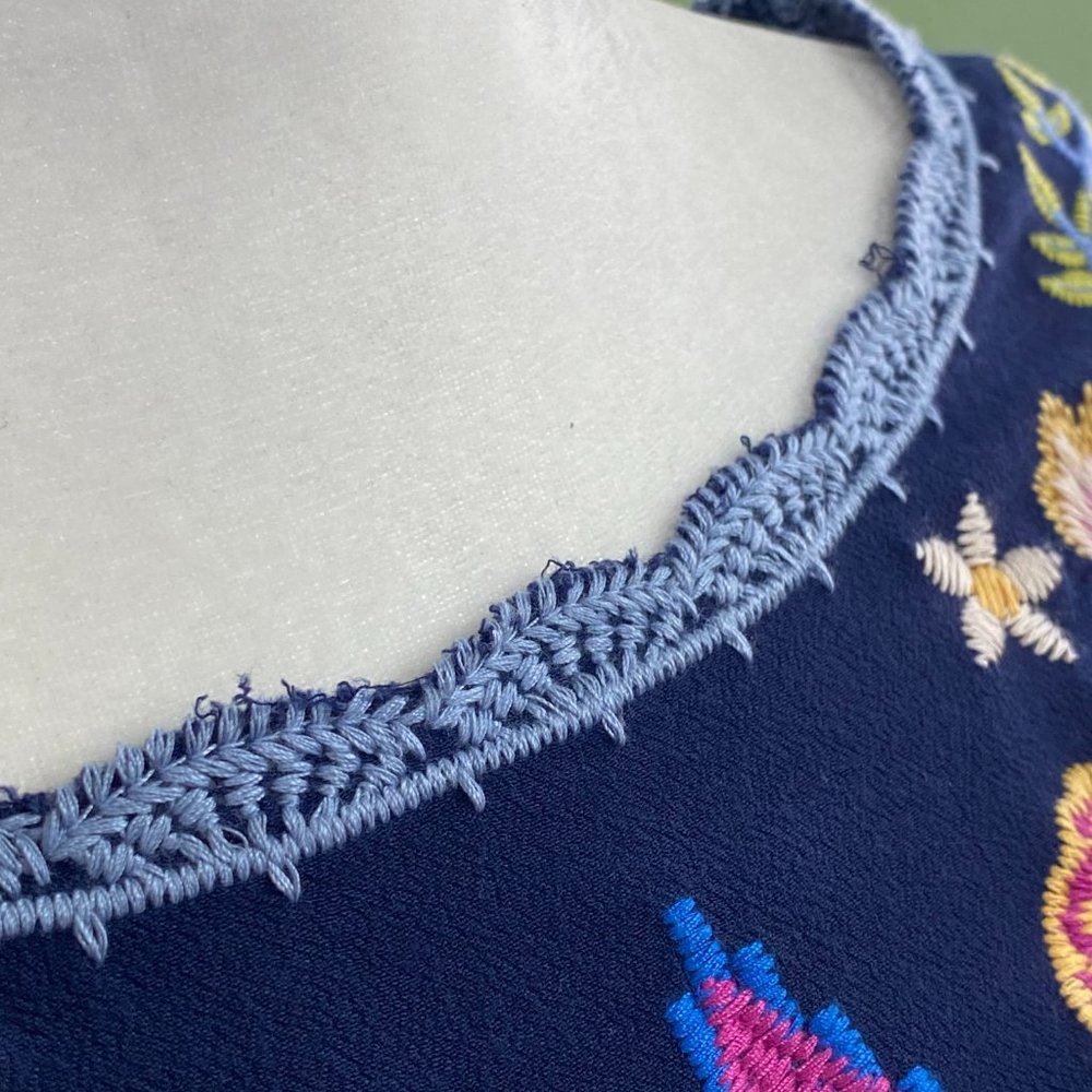 Skies are Blue Navy Floral Embroidered Short Sleeve Dress; M/L - Picture 10 of 12